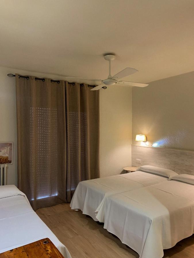 Hotel & Restaurant Figueres Parc Los Hostalets de Llers 외부 사진