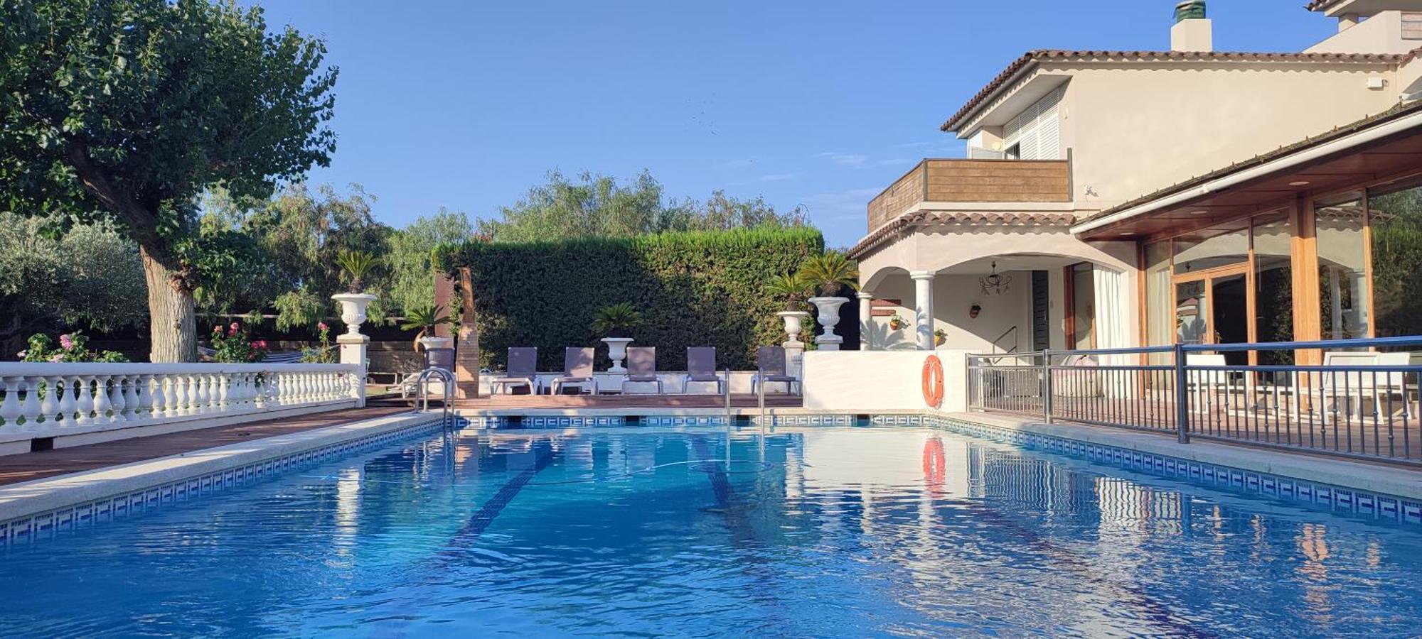 Hotel & Restaurant Figueres Parc Los Hostalets de Llers 외부 사진