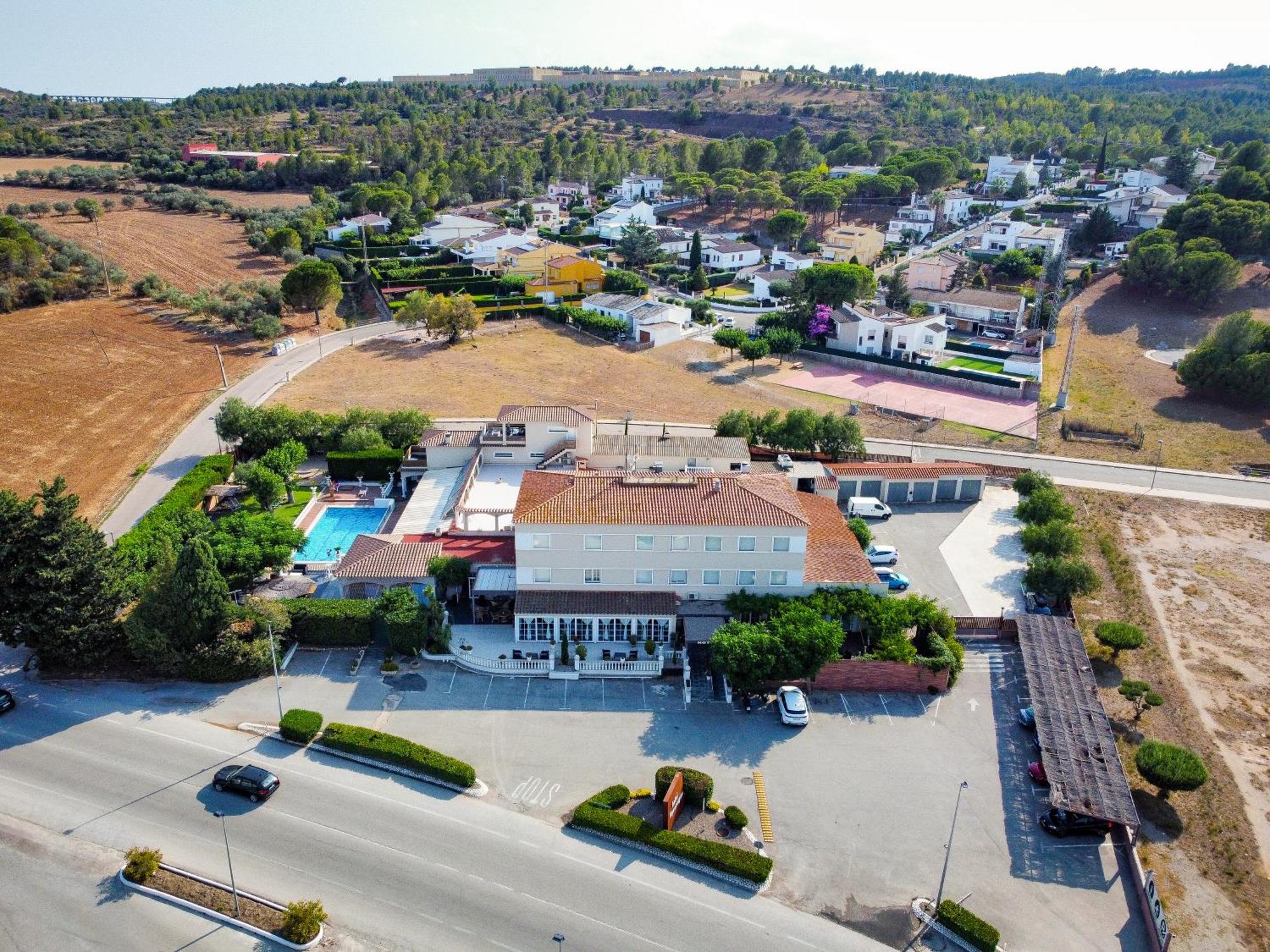 Hotel & Restaurant Figueres Parc Los Hostalets de Llers 외부 사진