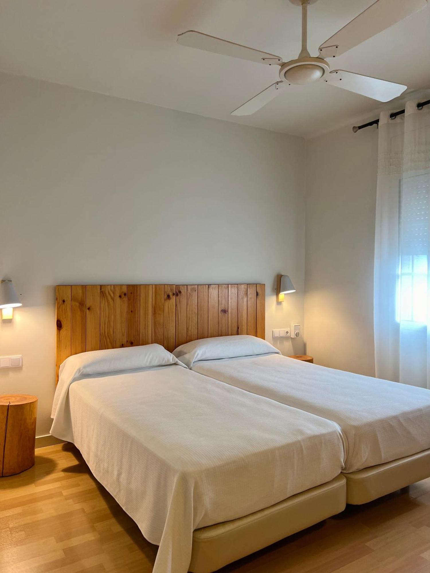 Hotel & Restaurant Figueres Parc Los Hostalets de Llers 외부 사진