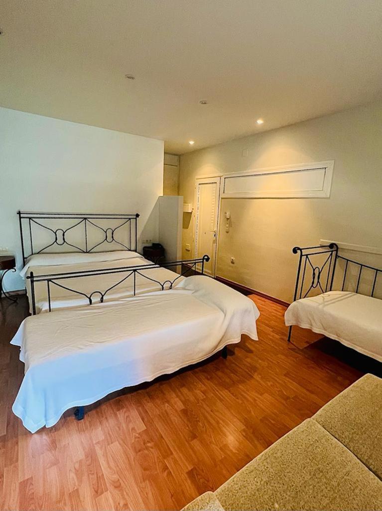 Hotel & Restaurant Figueres Parc Los Hostalets de Llers 외부 사진