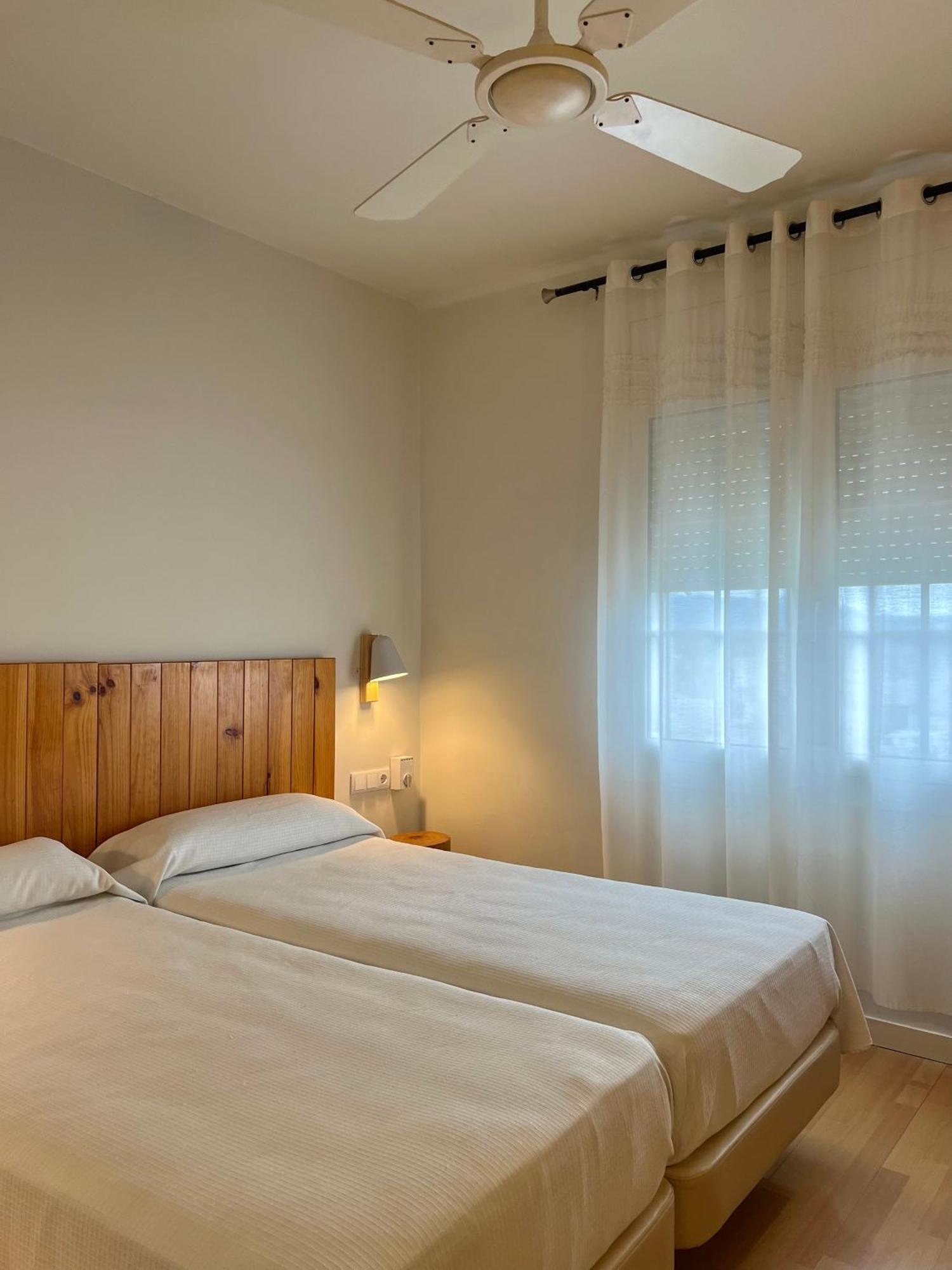 Hotel & Restaurant Figueres Parc Los Hostalets de Llers 외부 사진