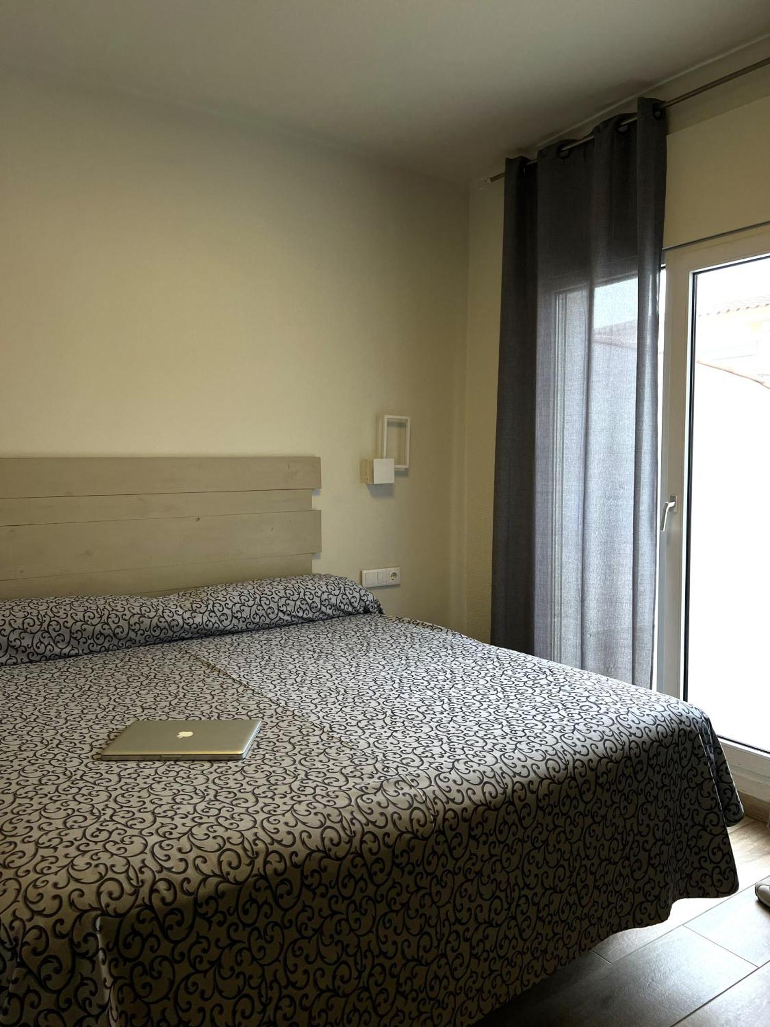Hotel & Restaurant Figueres Parc Los Hostalets de Llers 외부 사진
