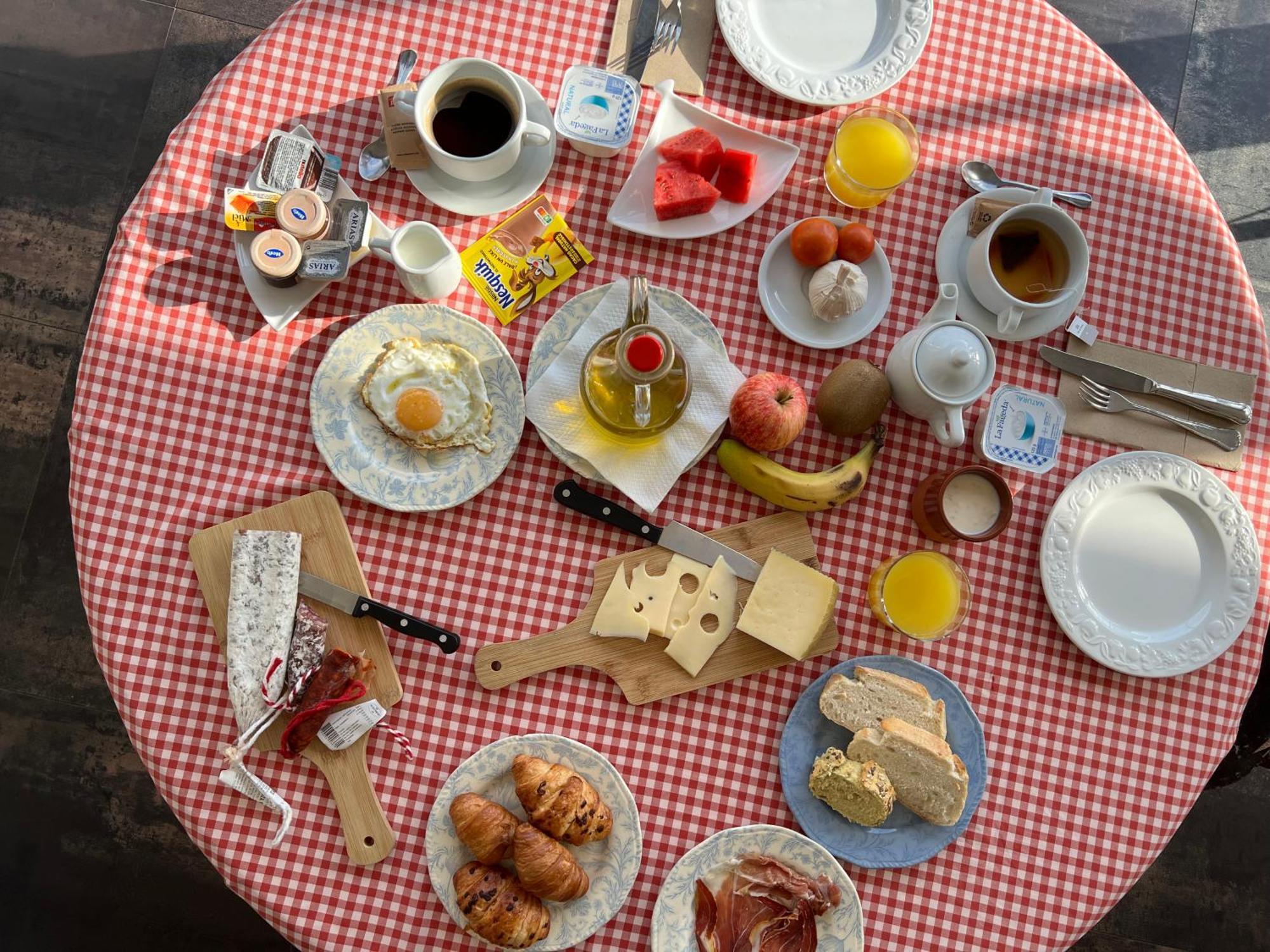 Hotel & Restaurant Figueres Parc Los Hostalets de Llers 외부 사진