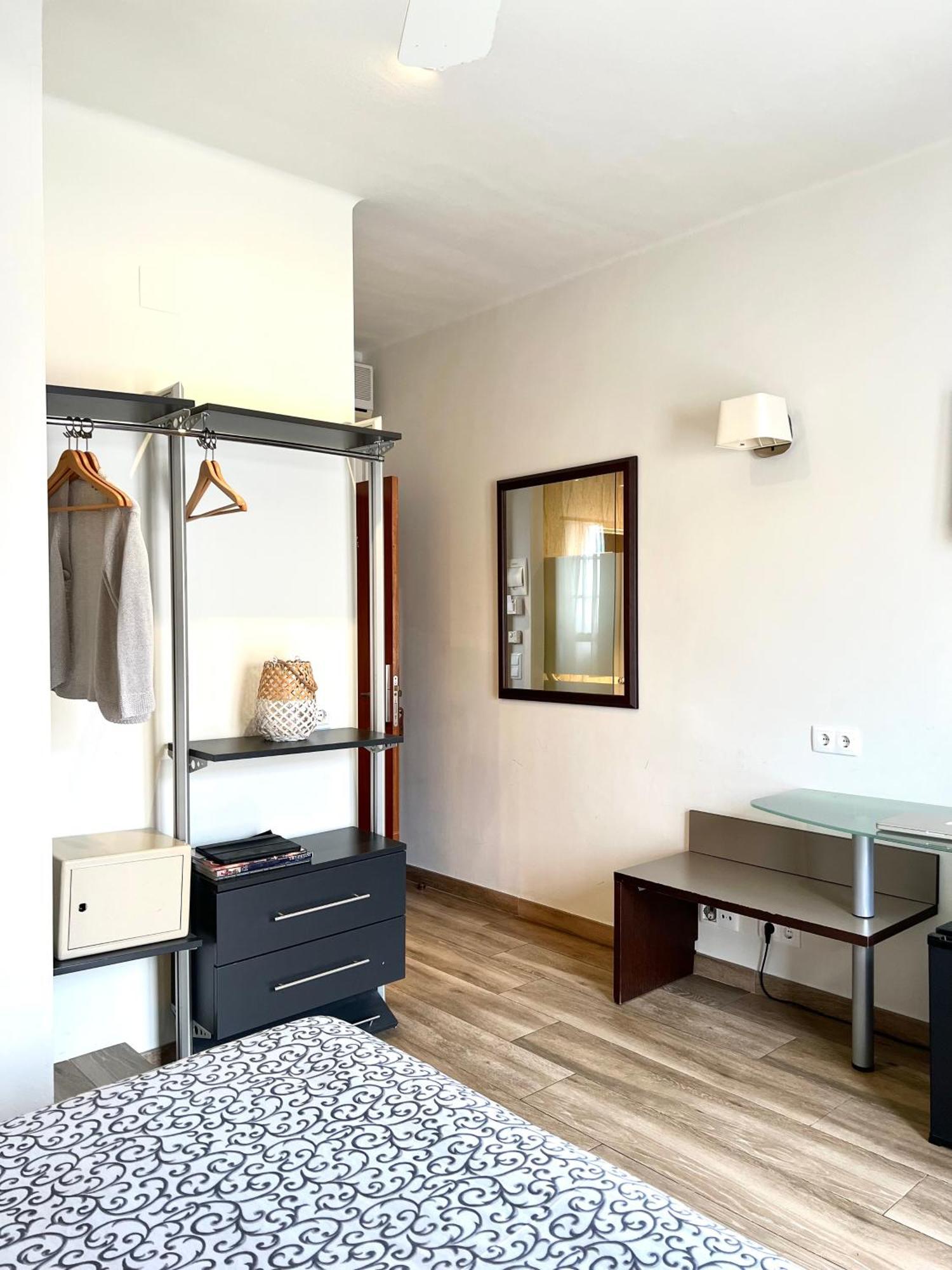 Hotel & Restaurant Figueres Parc Los Hostalets de Llers 외부 사진