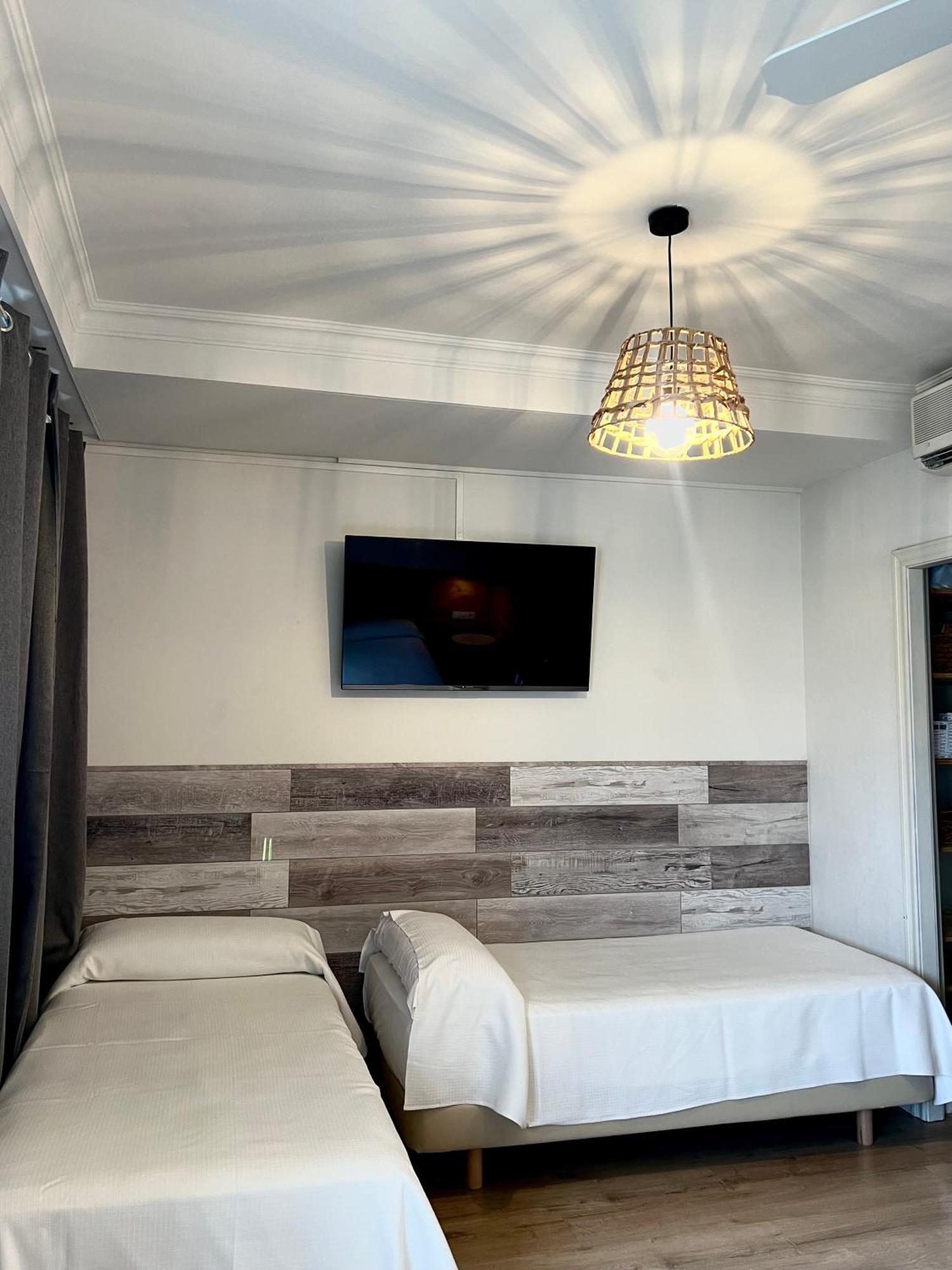 Hotel & Restaurant Figueres Parc Los Hostalets de Llers 외부 사진