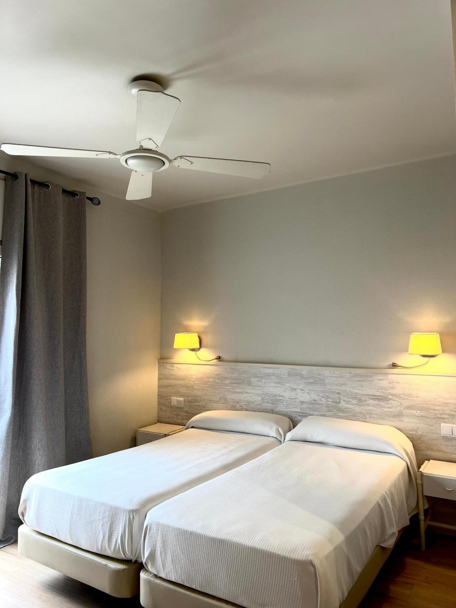 Hotel & Restaurant Figueres Parc Los Hostalets de Llers 외부 사진
