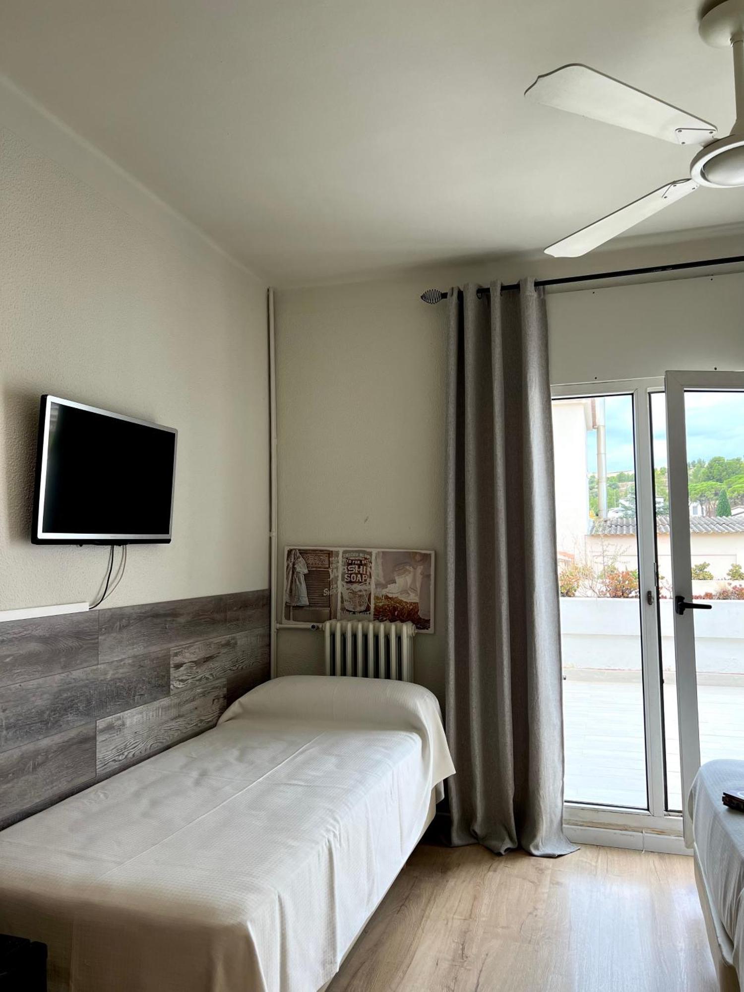 Hotel & Restaurant Figueres Parc Los Hostalets de Llers 외부 사진