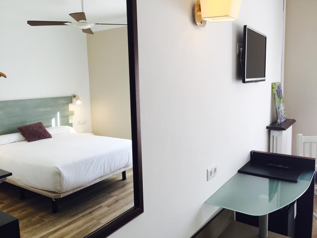 Hotel & Restaurant Figueres Parc Los Hostalets de Llers 외부 사진