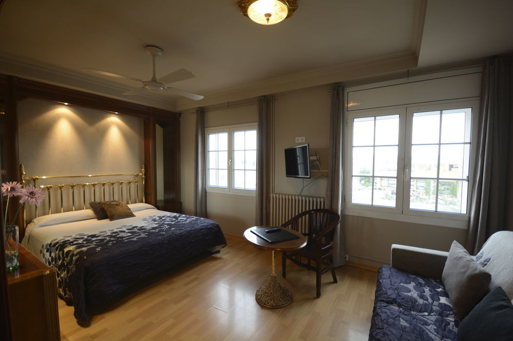 Hotel & Restaurant Figueres Parc Los Hostalets de Llers 외부 사진
