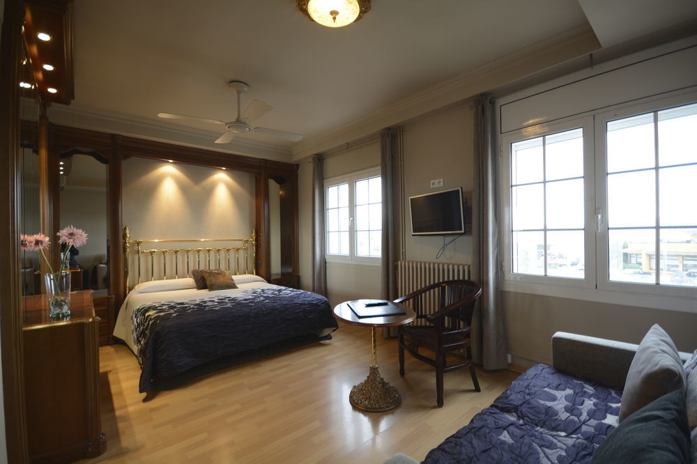 Hotel & Restaurant Figueres Parc Los Hostalets de Llers 외부 사진