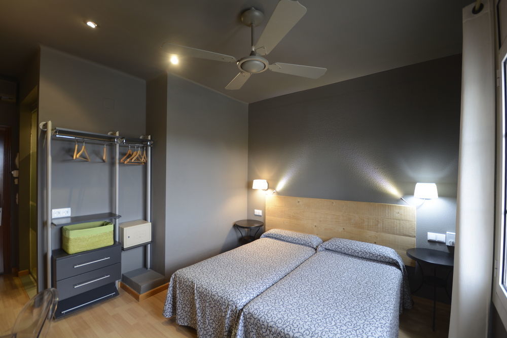 Hotel & Restaurant Figueres Parc Los Hostalets de Llers 외부 사진