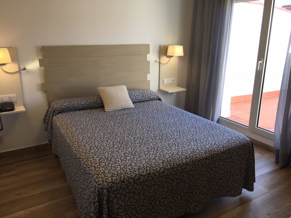Hotel & Restaurant Figueres Parc Los Hostalets de Llers 외부 사진