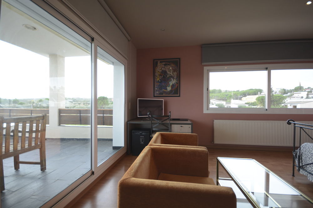 Hotel & Restaurant Figueres Parc Los Hostalets de Llers 외부 사진