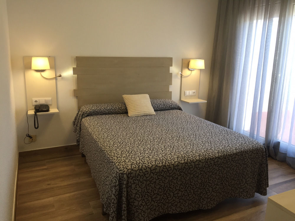 Hotel & Restaurant Figueres Parc Los Hostalets de Llers 외부 사진