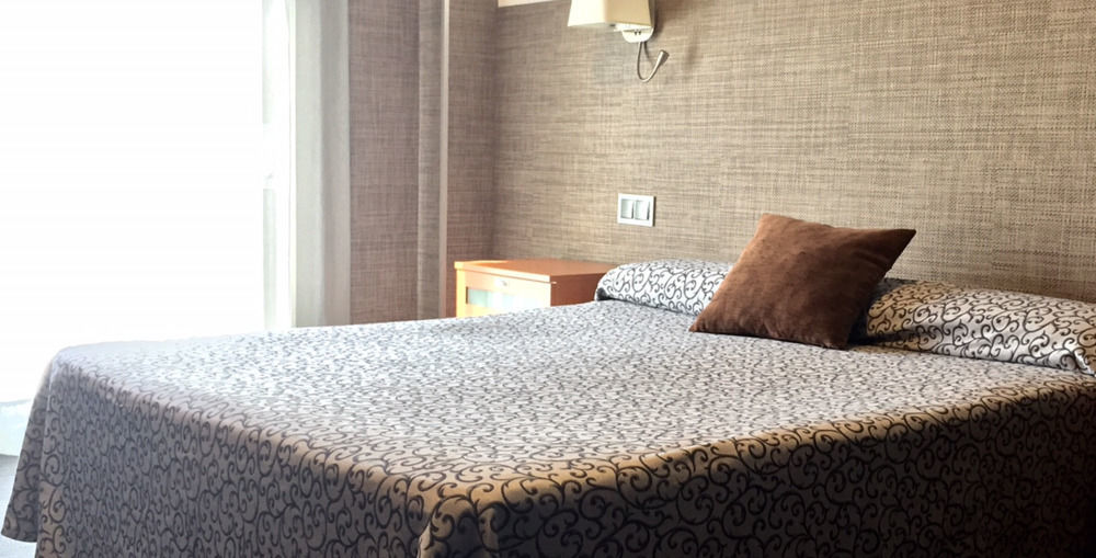 Hotel & Restaurant Figueres Parc Los Hostalets de Llers 외부 사진